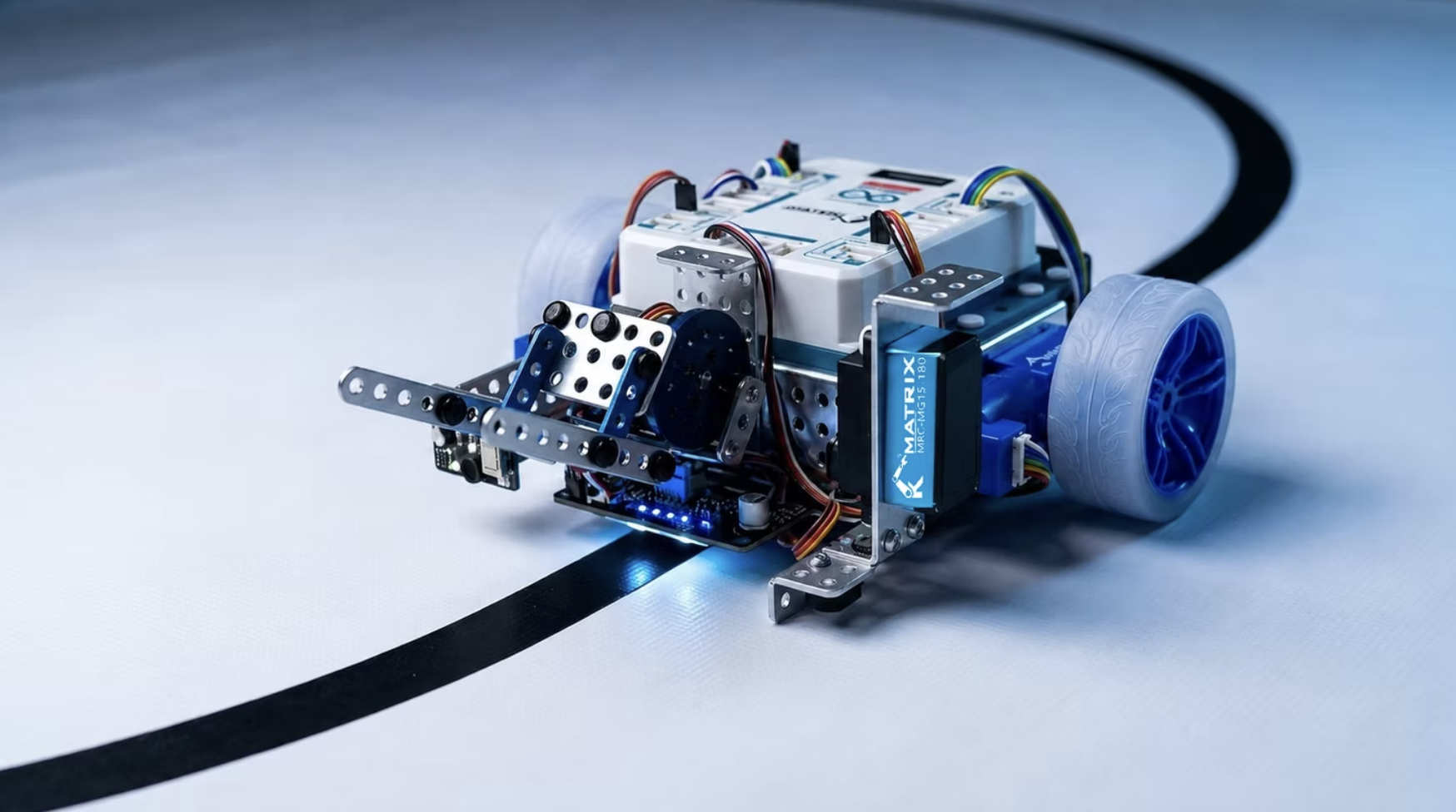 Robot Matrix Mission Go sobre pista